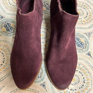Marc Fisher “Wilde” burgundy suede ankle boots. NWOB size 5.5 slip on